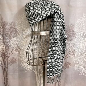 New 100% Cashmere Made in Scotland Super Soft Scarf/Wrap